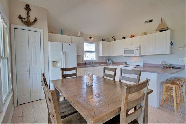Photo - Surf City - 3BR 2BA Pet Friendly Cottage O...