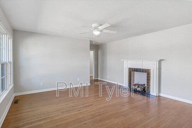 Photo - 805 Wilma St