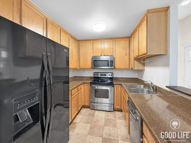 Building Photo - Spacious 3BR/2BA Condo with Balcony in Lem... Unit 113