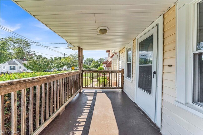 Photo - 19409 Raymond St