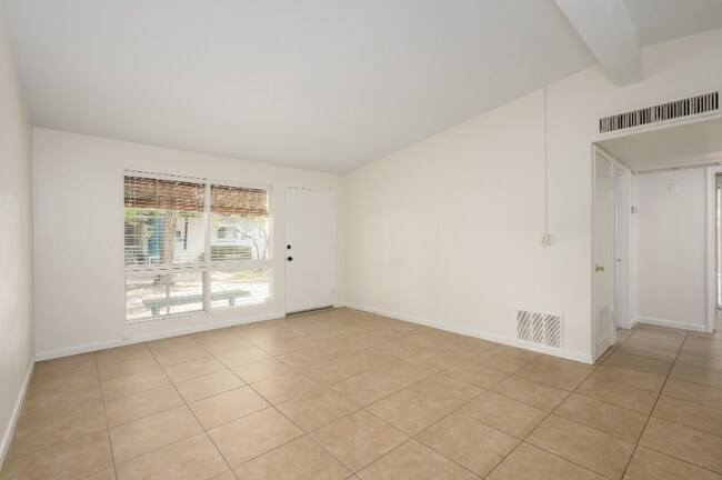 Photo - 1809 E Colter St Unidad 1809