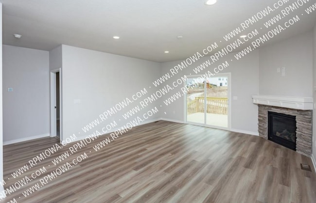 Photo - 755 Linden St