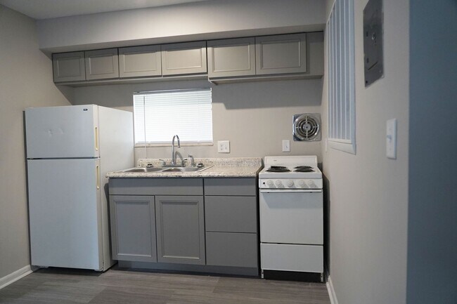 Building Photo - 3033 Clifton Ave Unit 3033-02