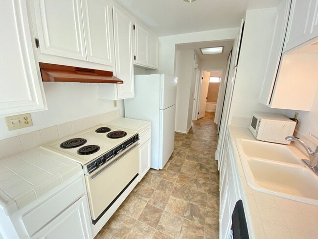 1 Bedroom Condo in Pacific Beach. - 1 Bedroom Condo in Pacific Beach.