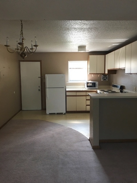 Building Photo - 2 Bedroom Apartment on Second Floor