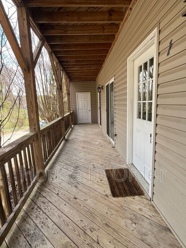 Photo - 15 Howards Row Pl