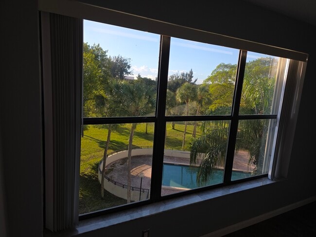 Photo - 2312 S Cypress Bend Dr Unidad 2BR 400