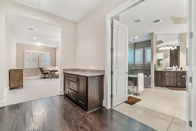 Photo - 139 Gildwood Pl