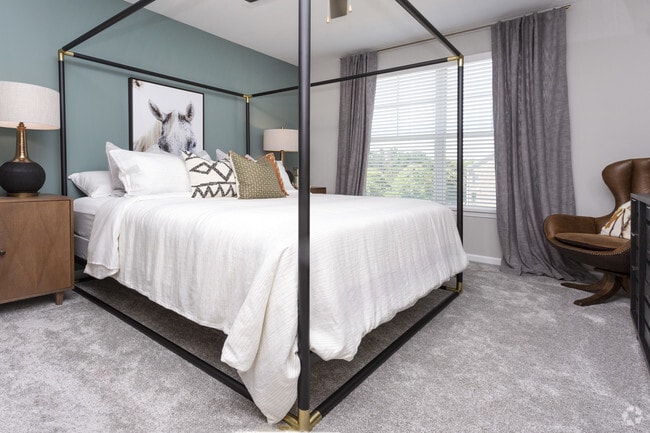 2BR, 2BA - 1399 SF