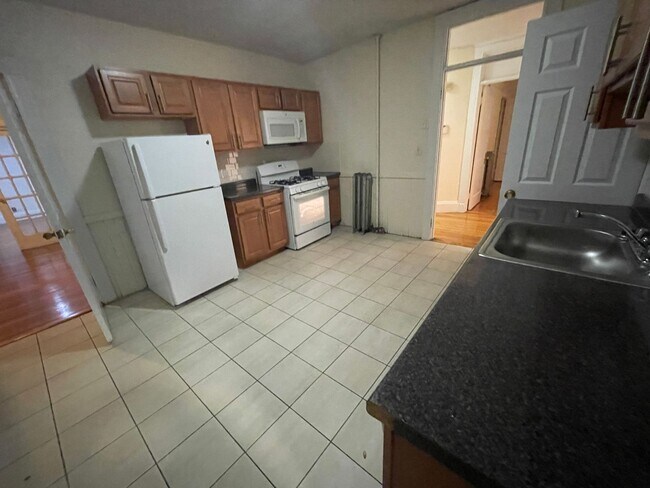 Photo - Huge 4-BED 2-BATH Union Square ALLSTON