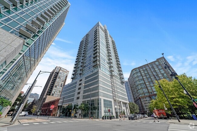Building Photo - 653 N Kingsbury St Unit 2106 Rental