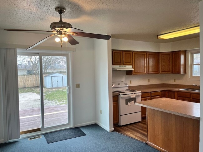 Photo - 223 N Webster St