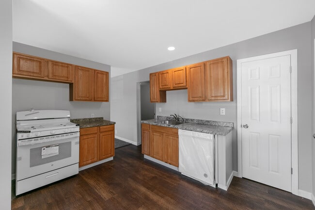 24-26-26 Malta Ave Unit 24 Up