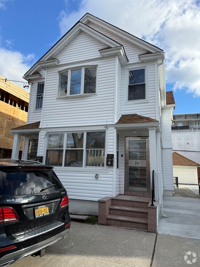 Building Photo - 43-35 161st St Rental