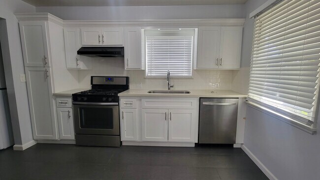 252 N Canyon Blvd
