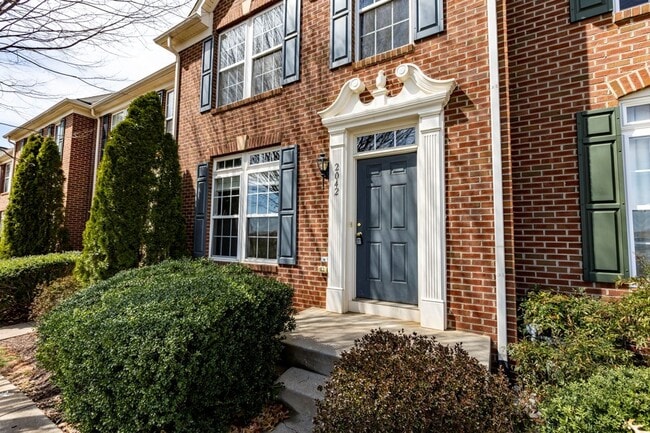 Building Photo - 2042 Lockwood Dr