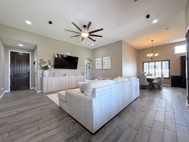 Photo - East El Paso 4bed/2bath Refrig A/C with Gorgeous Backyard!