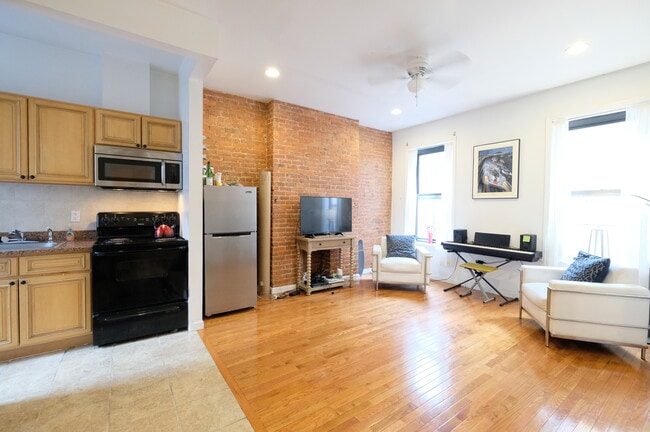 Photo - 744 9th Ave