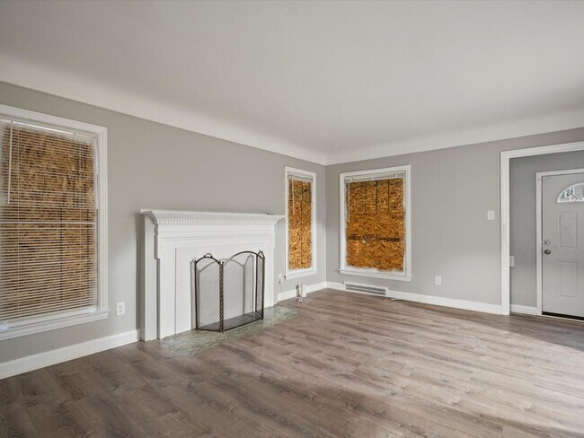 Photo - Renovated 3 bedroom - 1 bath - bungalow - ...