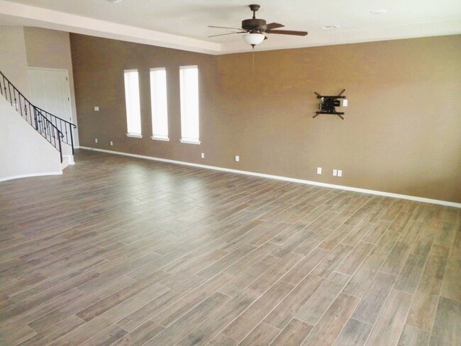 Photo - Exquisite Two Story Horizon Home With Refrigerated Air Situated On Cul De Sac Lot In Quiet Neighb...