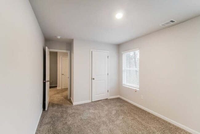 Photo - 392 Amelia Ln
