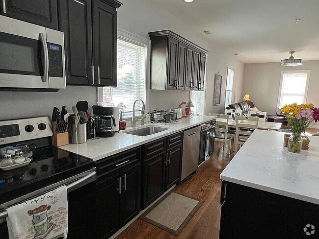 Building Photo - 89 Wachusett St Rental