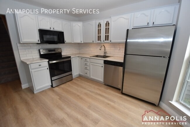 Photo - 906 Windwhisper Ln