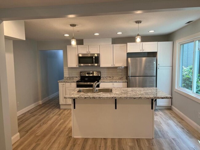 Building Photo - 910 N Oliver Ave Unit 3 Rental