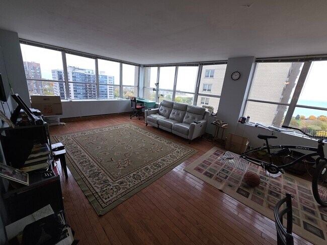 Photo - 655 W Irving Park Rd Unidad 1702