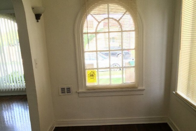 Photo - 1746 S Marvin Ave Unidad 1746 marvin