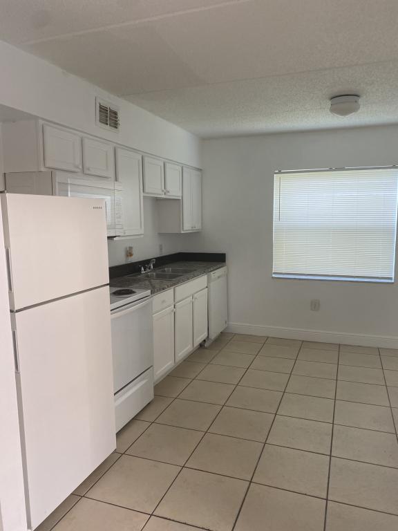 Photo - 730 Michigan Ct