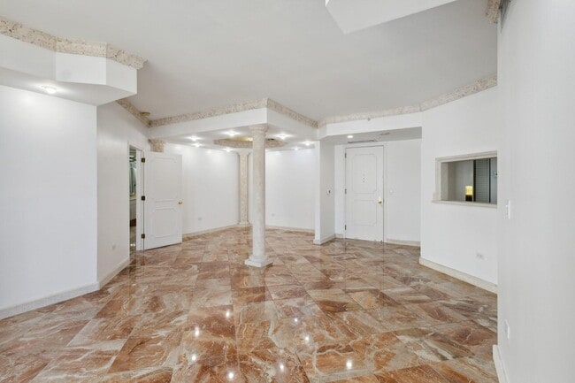 Photo - 888 Brickell Key Dr Unidad 1600
