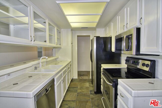 Photo - 521 Montana Ave Unit 301