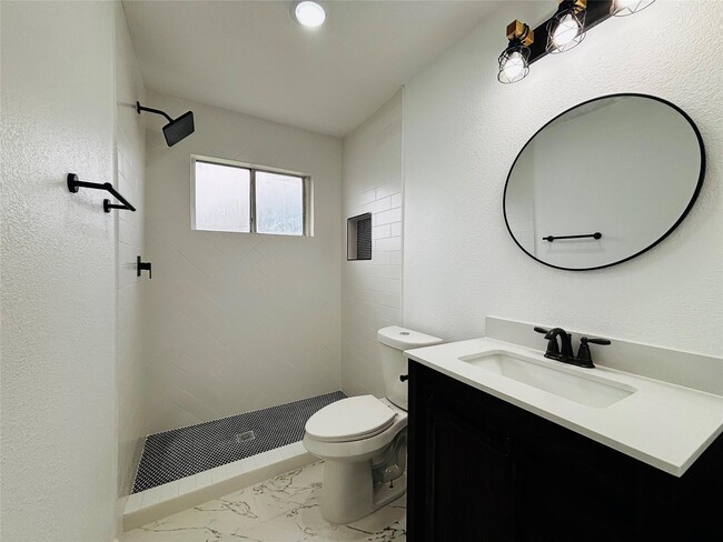 Building Photo - 16246 Los Altos Dr