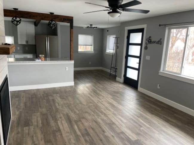 Photo - 165 S 7th St