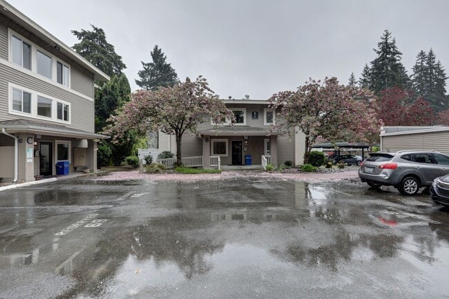 Building Photo - Prime Bellevue Location | 2 Bed Condo + Garage + Pool