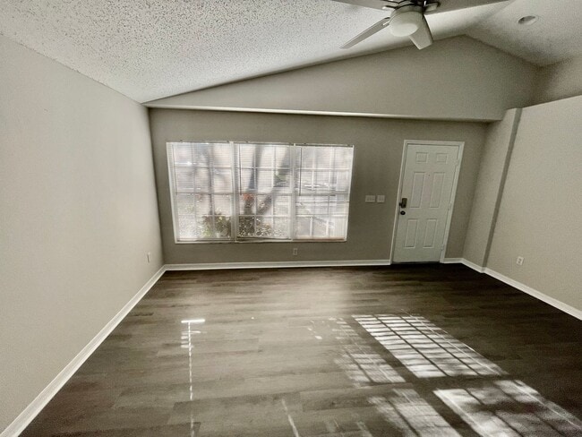 Photo - 2 BEDROOM 2 BATHROOM 1 CAR GARAGE IN BLOOMINGDALE !!!