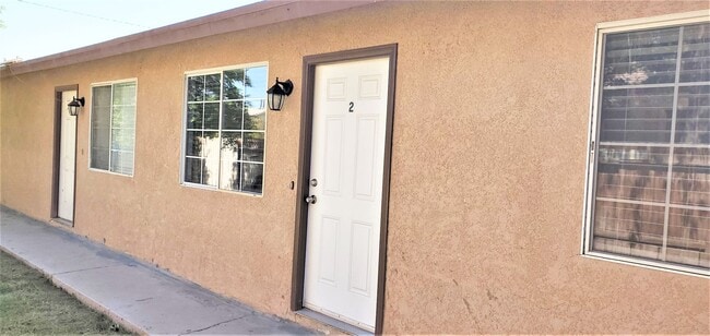 Building Photo - 938 Fourth St Unit #2