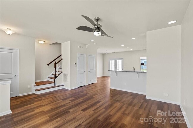 Photo - 3323 Major Samuals Way