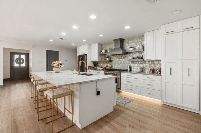 Photo - 40 Wellington Ct