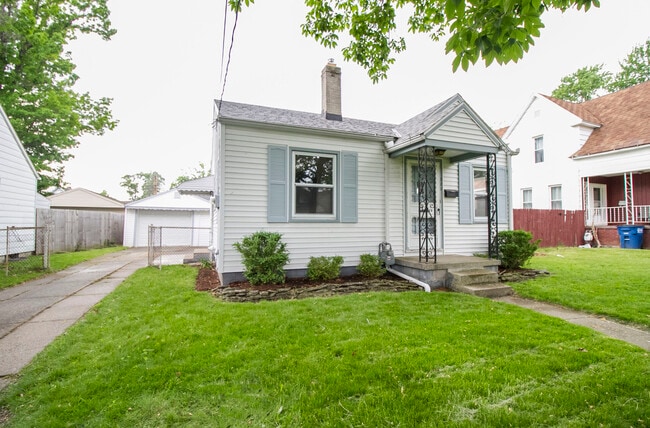 Building Photo - 320 Somerset St