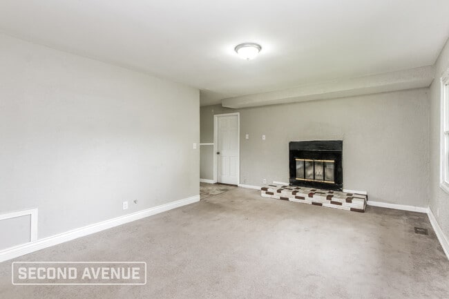 3728 N Brentwood Ave