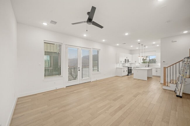 Photo - 2811 Anita St