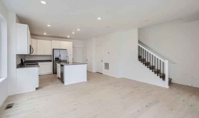 Photo - 5552 Second Ave