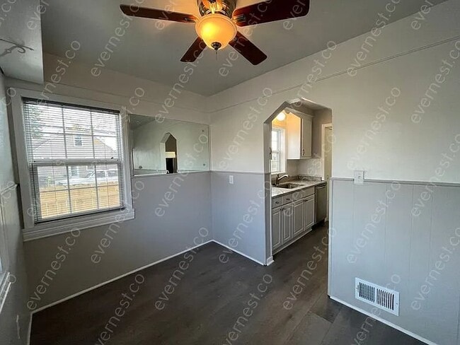 Photo - 14805 Russell Ave