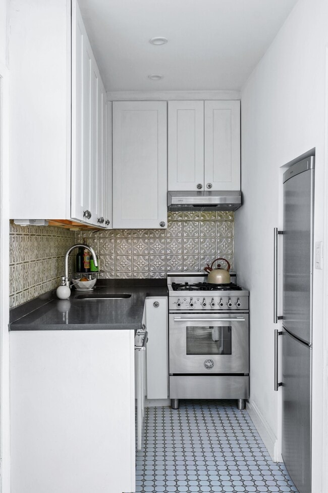 Photo - 507 E 12th St