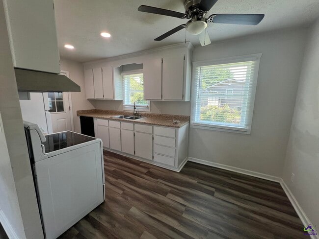 Photo - 110 Trinity Dr