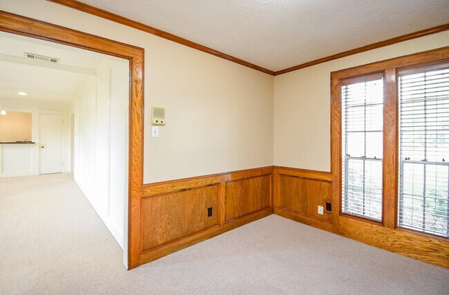 Photo - 910 Shillington Dr