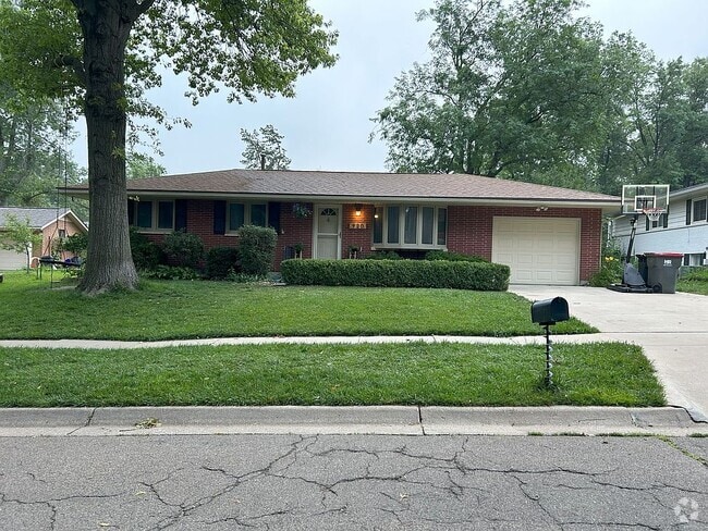 Building Photo - 920 Rosewood Dr Rental
