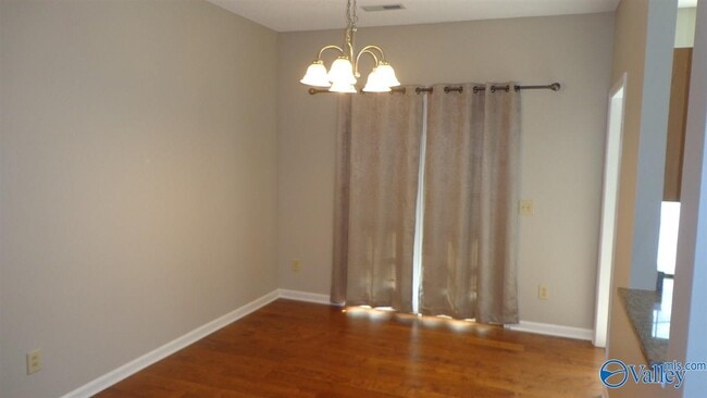 Photo - 718 Wynsom Dr SE